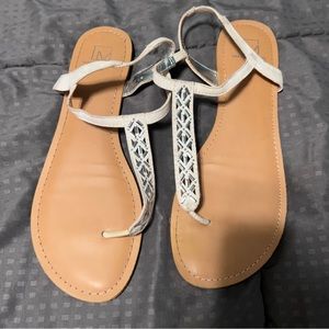 Material Girl Womens Skyler Open Toe Casual T-Strap Sandals size 9.5